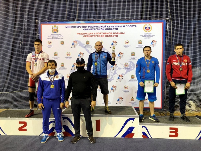 Оренбуржцы завоевали 15 медалей на чемпионате ПФО по спортивной борьбе