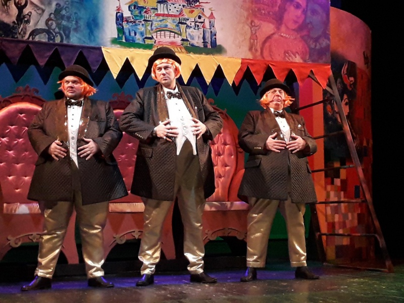 В областном драматическом театре – сказка для юных зрителей «Три толстяка»