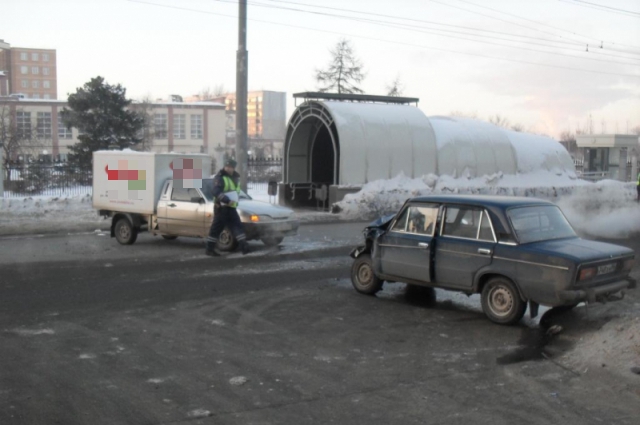ДТП в Оренбурге: «ВИС» врезался в ВАЗ