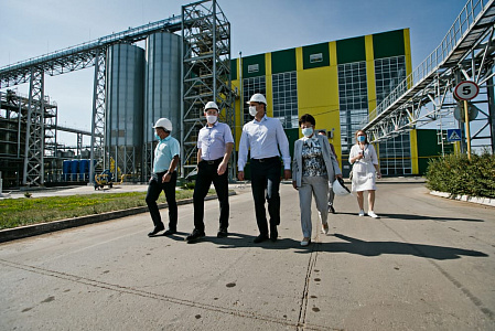 Денис Паслер посетил сорочиснкий маслоэкстракционный завод
