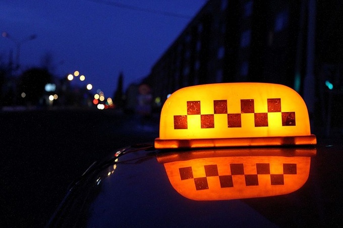 В Оренбурге таксист похитил у клиентки 3 тысячи рублей