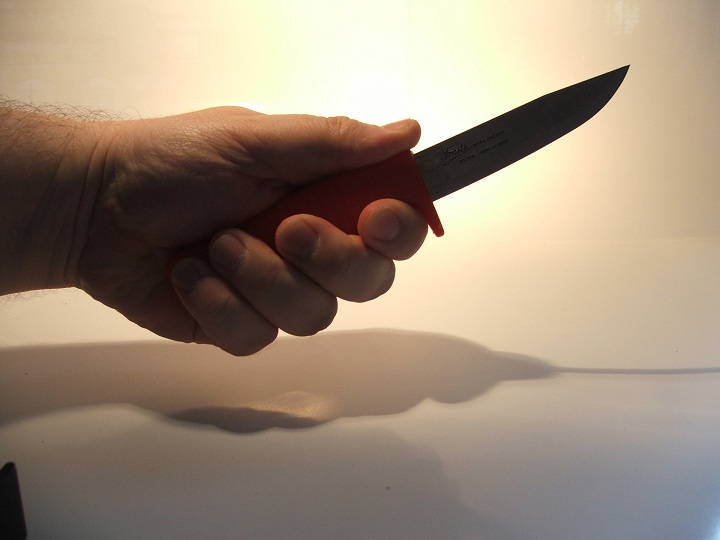 В Ясном отчим угрожал ножом пасынку