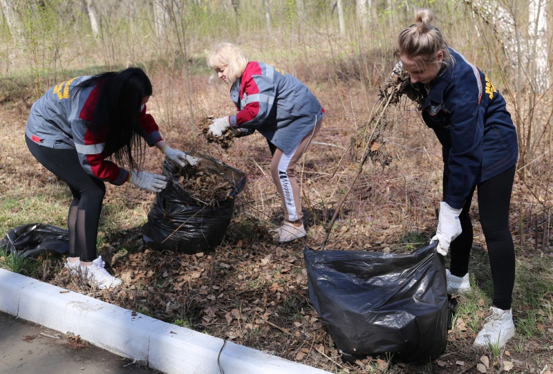 Металлурги ММСК приняли участие в экологических акциях