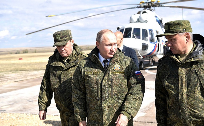 Владимир Путин наблюдает за ходом учений «Центр – 2019» под Оренбургом