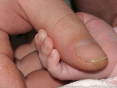 В Оренбуржье мать бросила новорожденного ребенка в подъезде