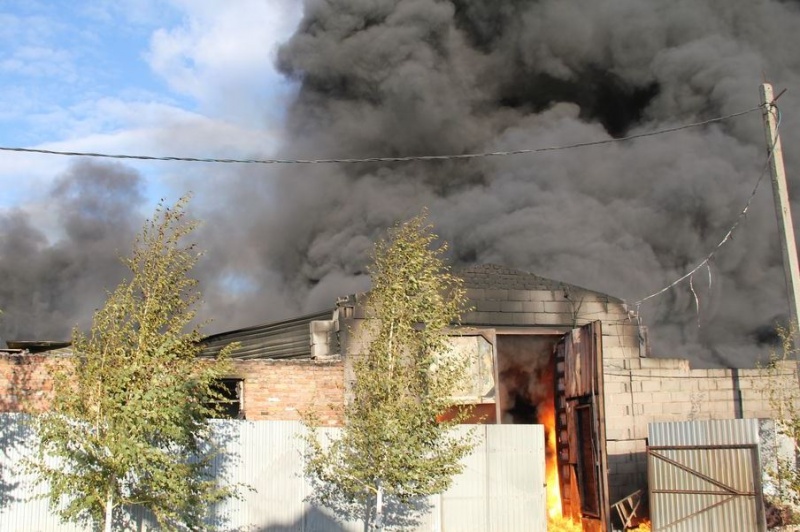 Серьезный пожар произошел в восточной столице Оренбуржья