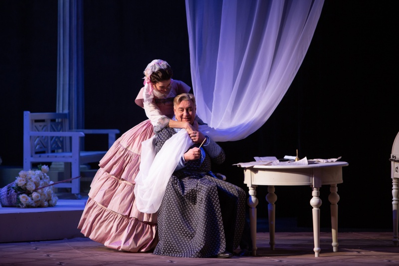 В Оренбургском драмтеатре премьера «Обыкновенной истории»