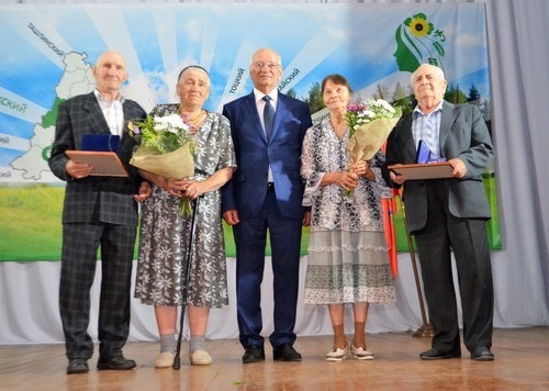 50 семейных пар Оренбургской области награждены медалью «За любовь и верность»