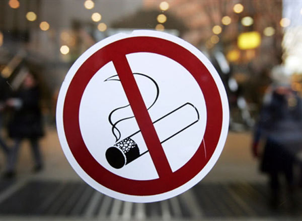 Чиновникам запретят курить в курительных комнатах