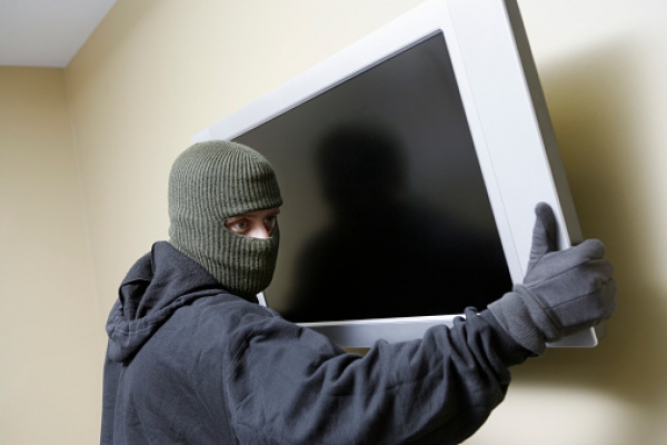В Новотроицке у ветерана ВОВ украли новый телевизор