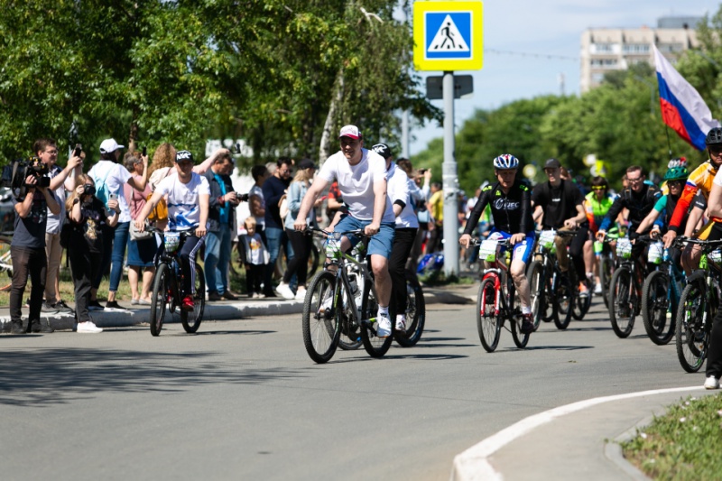 Оренбуржцы проехали на велосипедах по улицам областного центра