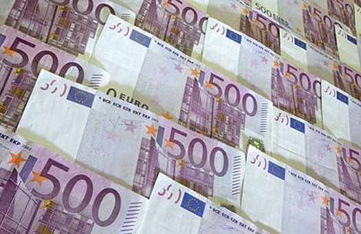 Курс евро упал до нижней отметки за последние два месяца 
