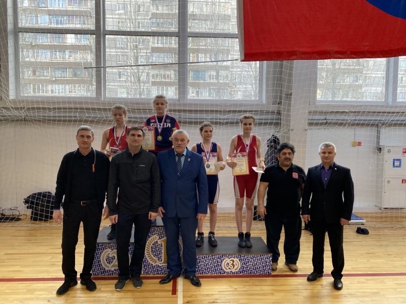 Сборная команда Оренбуржья завоевала 12 медалей на первенстве ПФО по вольной борьбе