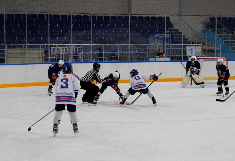 В Оренбурге стартовало первенство ПФО по хоккею
