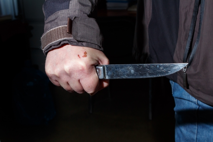 В Медногорске 18-летний парень зарезал мужчину и женщину