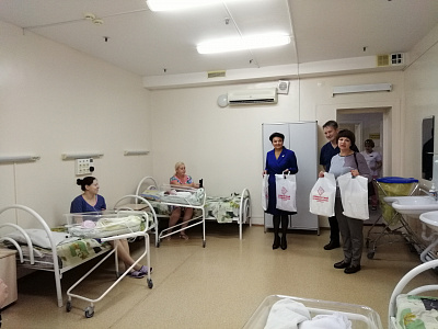 В роддоме Оренбургской горбольницы №2 поздравили новорожденных малышей