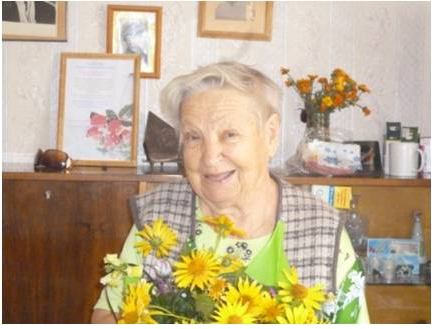 90 и 99-летних долгожительниц поздравили с днем рождения