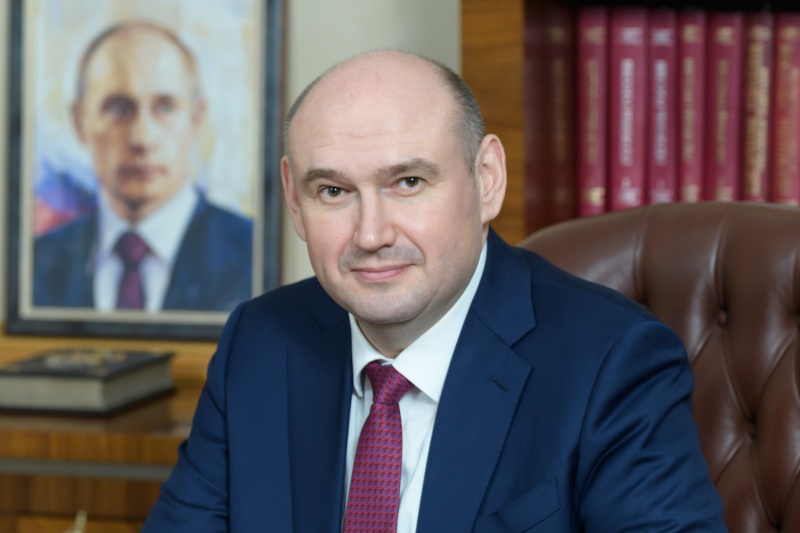 Губернатор Евгений Солнцев поздравил оренбуржцев с Первомаем