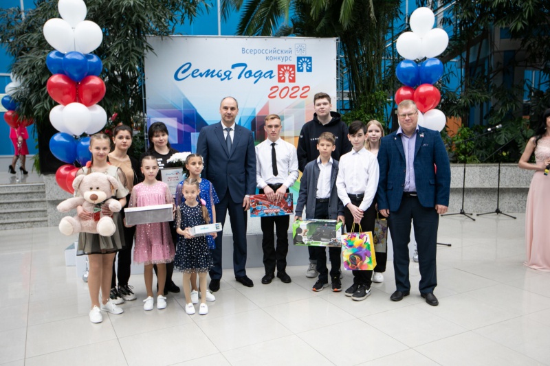 Победителям областного конкурса «Семья года» вручили награды
