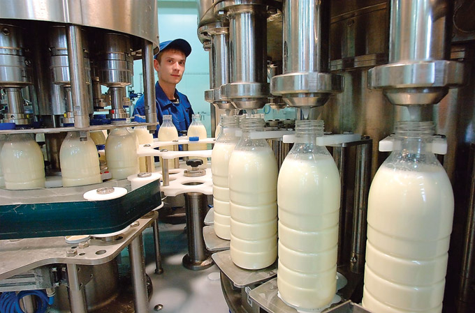 Молокозаводы закупили только 93% произведенного молока