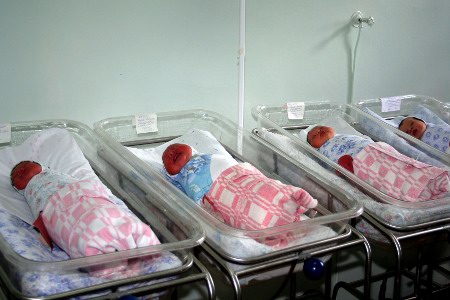 С 1 января увеличатся размеры пособий по материнству и детству