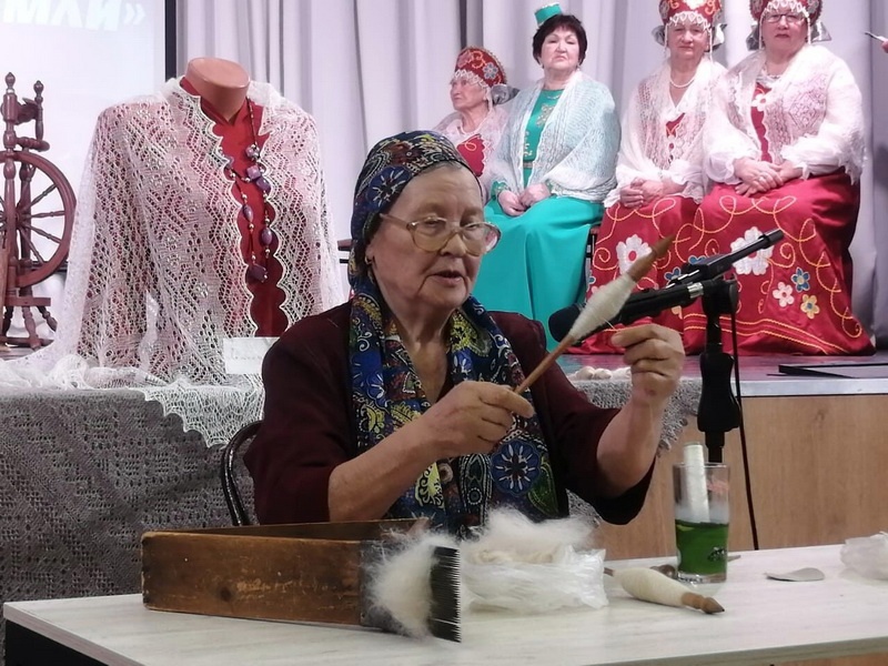 Оренбургский пуховый платок в Саракташском  районе