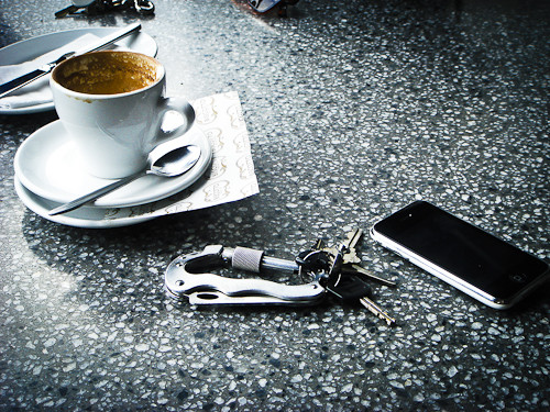 В Новотроицке у посетительницы кафе украли сотовый телефон