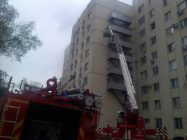 В Оренбурге горит жилой дом на пр. Дзержинского