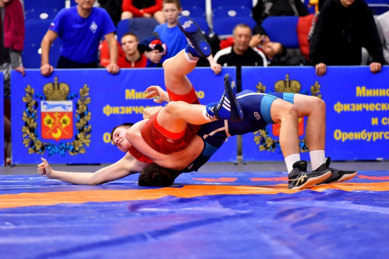 Оренбургские спортсмены завоевали 5 медалей на первенстве ПФО по борьбе