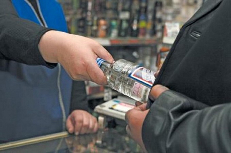 Более 60 литров незаконного алкоголя обнаружили в Соль-Илецке