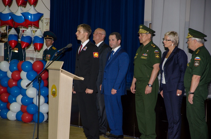 Сергей Шойгу и Михаил Бабич поздравили президентских кадетов