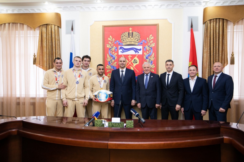 Губернатор встретился с  победителем и призерами чемпионата России по боксу