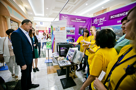 На форуме «Евразия Global» открылась выставка городов Оренбуржья