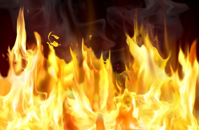 В Оренбурге горел дом на пр. Победы: спасены 8 человек, один погиб
