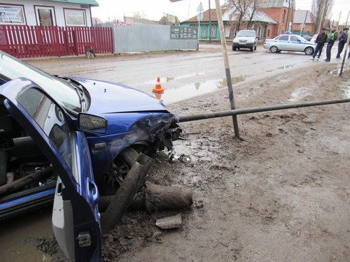 В Бузулуке 35-летний водитель врезался в металлическое ограждение