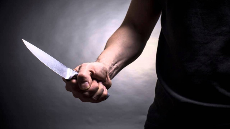 В Соль-Илецке мужчина ударил ножом знакомого