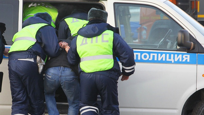 Двое жителей Ташлы сядут в тюрьму за нападение на инспектора ГИБДД