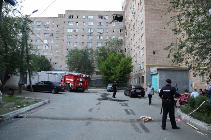 В результате взрыва в жилом доме на Алтайской пострадали три человека