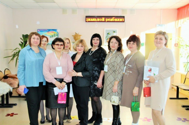 Женщины-общественницы из Перевальского района ЛНР посетили в Оренбурге комплексный центр соцобслуживания 