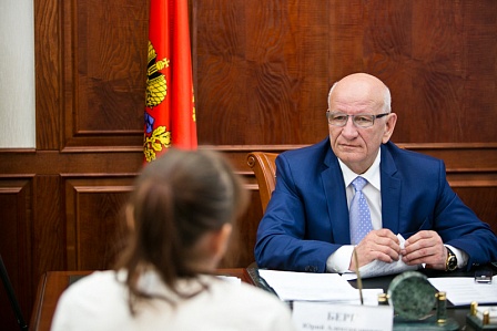 Губернатор Оренбургской области Юрий Берг провел прием граждан по личным вопросам