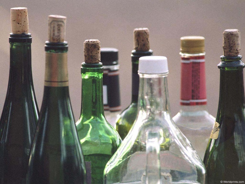 62 человека умерли от нелегального алкоголя с начала года