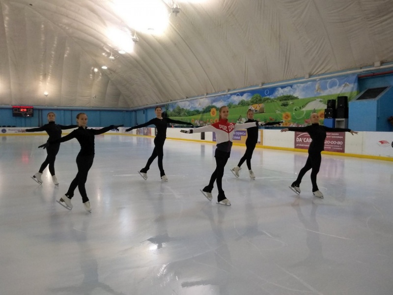 Оренбургские фигуристы приступили к тренировкам на льду