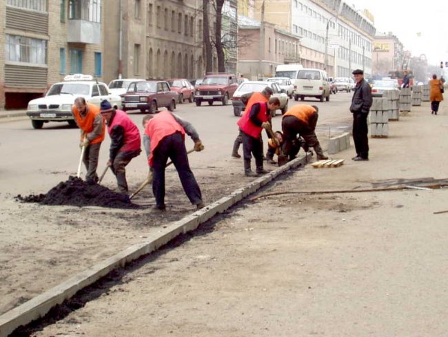 Сегодня дороги ремонтируют на 9 улицах Оренбурга