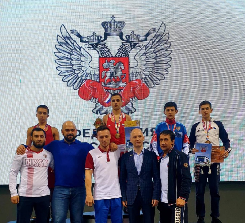 Тимур Фаррахов из Бугугурслана завоевал серебро на первенстве России по боксу