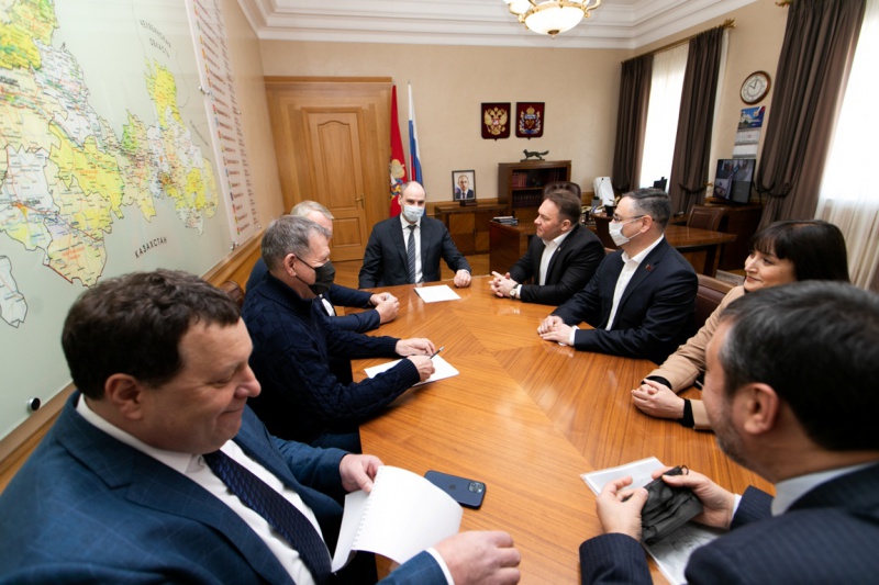 Губернатор Денис Паслер совместно с депутатами обсудил поправки в региональный бюджет