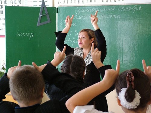 Зарплата педагогов в Оренбуржье выросла до 21,6 тысяч рублей