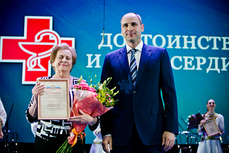 Лучшим медикам Оренбуржья вручена губернаторская премия «Достоинство и милосердие»