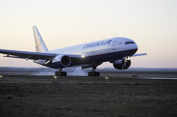 Оренбургские авиалинии прокомментировали внештатную посадку Боинга